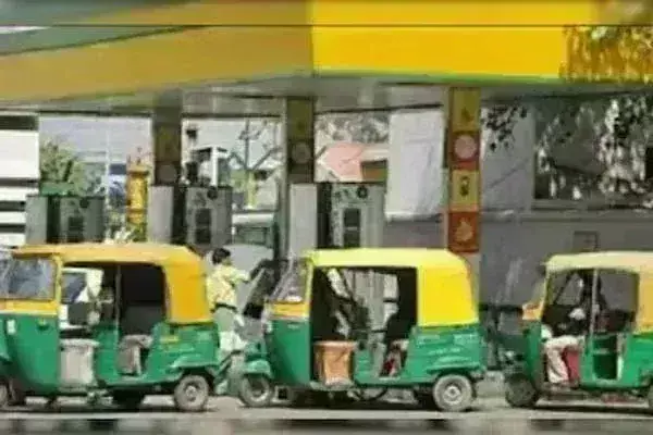 सीएनजी की कीमतों में हुआ इजाफा, जानिए नई दरें सीएनजी की कीमतों में हुआ इजाफा, जानिए नई दरें