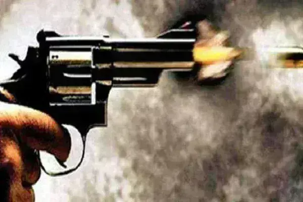बिहार में स्वर्ण व्यवसाई को मारी गोली  - 30 लाख रुपये के आभूषण लूटे