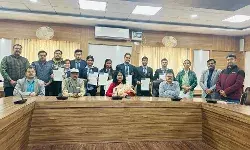 विवि की कुलपति ने विद्यार्थियों को नियुक्त-पत्र देकर किया उत्साहवर्धन विवि की कुलपति ने विद्यार्थियों को नियुक्त-पत्र देकर किया उत्साहवर्धन