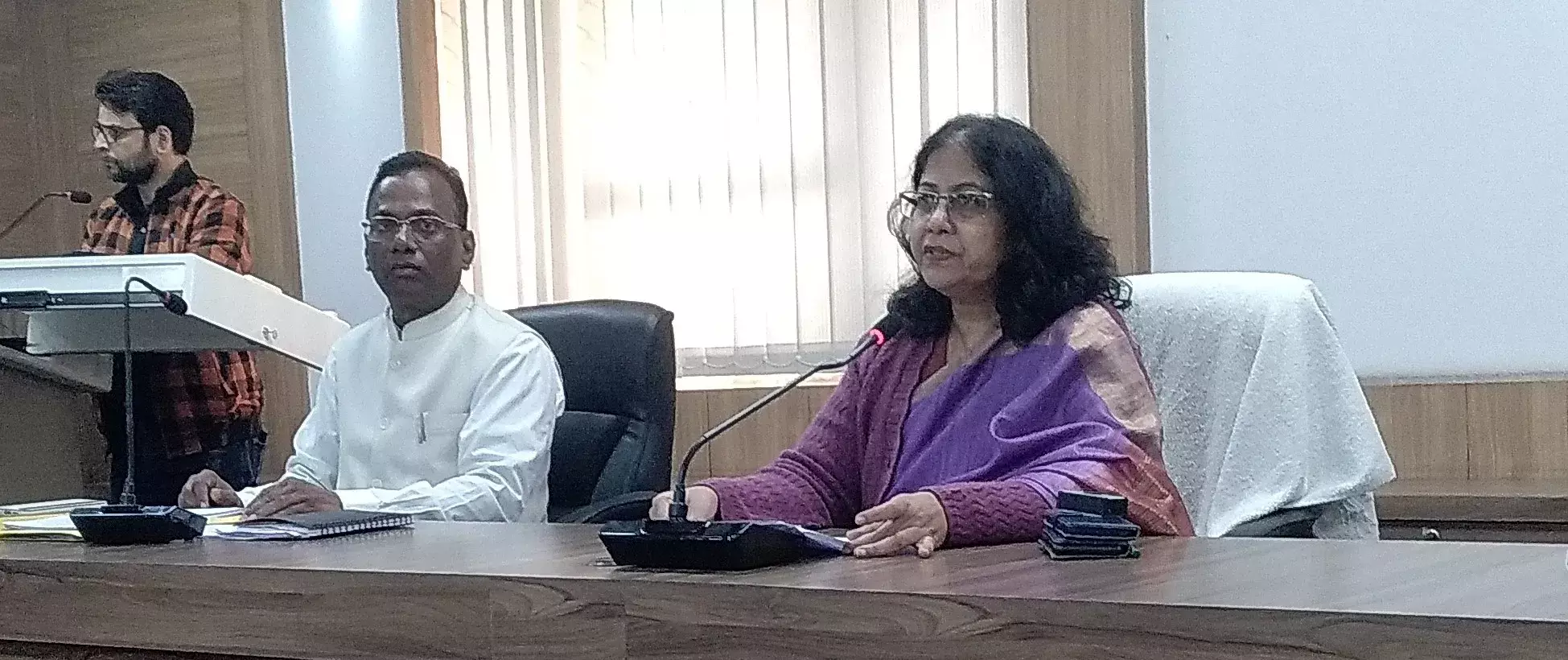 कुलपति ने नकलविहीन परीक्षा के लिए केन्द्राध्यक्षों के साथ की बैठक कुलपति ने नकलविहीन परीक्षा के लिए केन्द्राध्यक्षों के साथ की बैठक