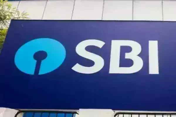 एसबीआई ने अपने ग्राहकों को दिया बड़ा झटका, लोन हुआ महंगा