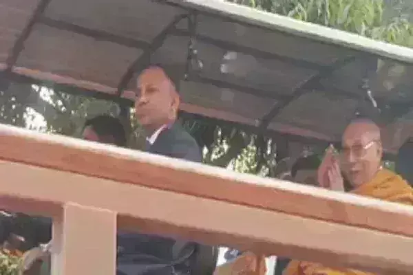 दलाई लामा महाबोधि मंदिर पहुंच गर्भगृह में की पूजा-अर्चना