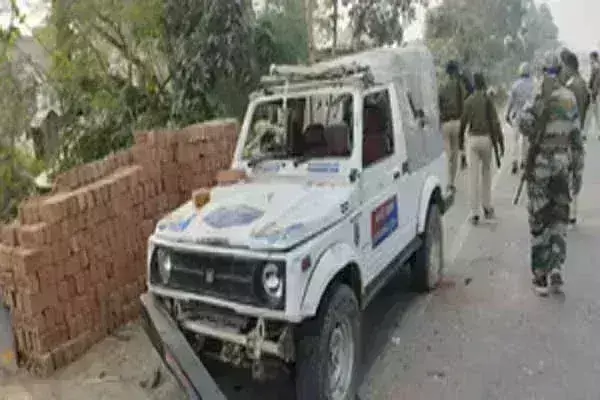 पांच दिनों से लापता पुजारी का मिला शव, लोगों का हंगामा, पुलिस पर पथराव पांच दिनों से लापता पुजारी का मिला शव, लोगों का हंगामा, पुलिस पर पथराव