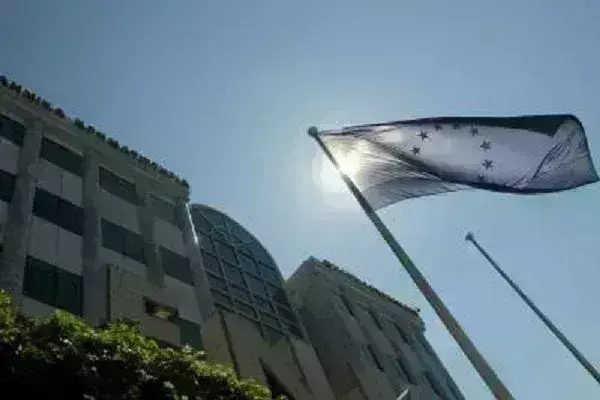 यूरोजोन बेलआउट ऋण ग्रीस ने  समय से पहले चुकाया