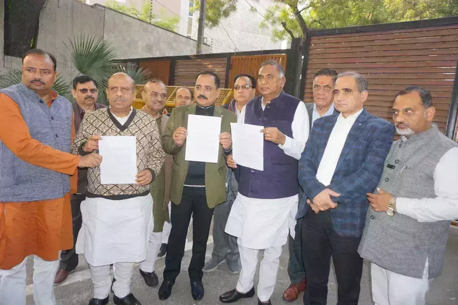 दिल्ली सरकार से  तत्काल किसान हितकारी कृषि भूमी मुआवज़ा योजना लागू करने की मांग