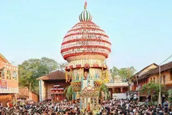 कर्नाटक धार्मिक मेले में मुस्लिम विक्रेताओं पर हिंदू समूहों ने की प्रतिबंध लगाने की मांग कर्नाटक धार्मिक मेले में मुस्लिम विक्रेताओं पर हिंदू समूहों ने की प्रतिबंध लगाने की मांग