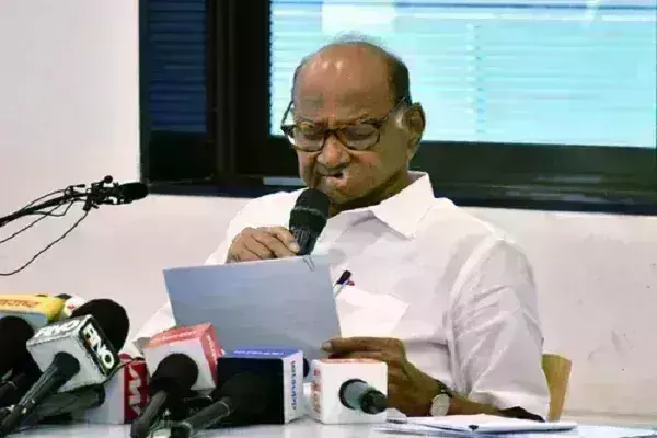 पवार ने सांसदों के निलंबन पर सरकार को घेरा, सुरक्षा चूक पर जताई चिंता पवार ने सांसदों के निलंबन पर सरकार को घेरा, सुरक्षा चूक पर जताई चिंता
