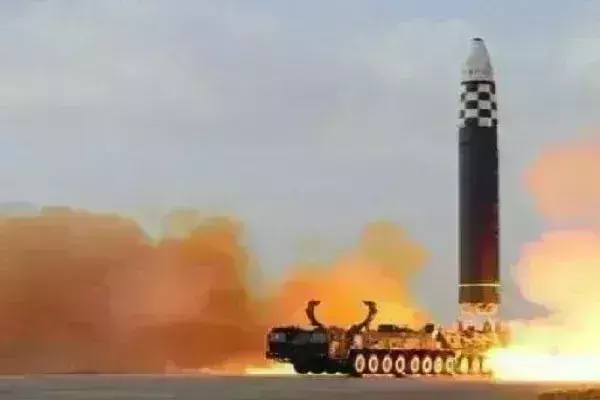 उत्तर कोरिया ने दूसरे दिन भी पूर्वी सागर की ओर दागी बैलिस्टिक मिसाइल