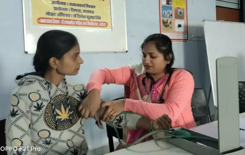 अवध विवि के क्यू क्लब में निःशुल्क स्वास्थ्य परीक्षण शिविर लगा अवध विवि के क्यू क्लब में निःशुल्क स्वास्थ्य परीक्षण शिविर लगा