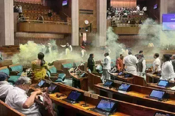 कर्नाटक से रिटायर्ड SP का सॉफ्टवेयर इंजीनियर बेटासंसद सुरक्षा चूक मामले में गिरफ्तार कर्नाटक से रिटायर्ड SP का सॉफ्टवेयर इंजीनियर बेटासंसद सुरक्षा चूक मामले में गिरफ्तार