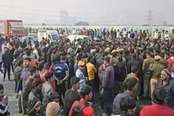 गोमांस के मिले अवशेष, आक्रोशित भीड़ ने जाम किया नेशनल हाईवे