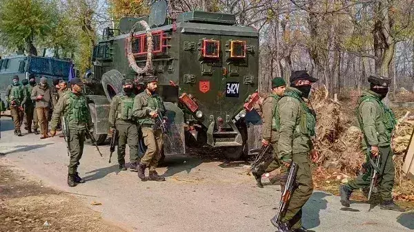 सेना के वाहन पर आतंकी हमला, तीन जवान शहीद