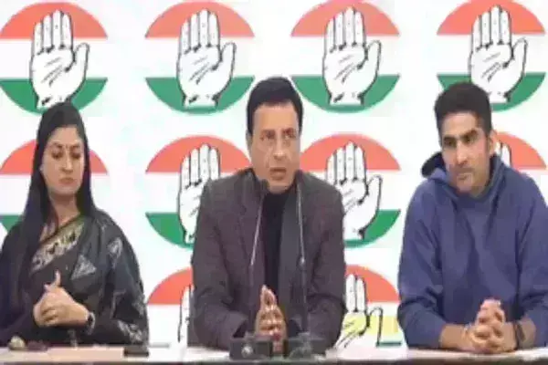 कांग्रेस ने कहा, साक्षी का संन्यास भारतीय खेलों में एक काला अध्याय कांग्रेस ने कहा, साक्षी का संन्यास भारतीय खेलों में एक काला अध्याय