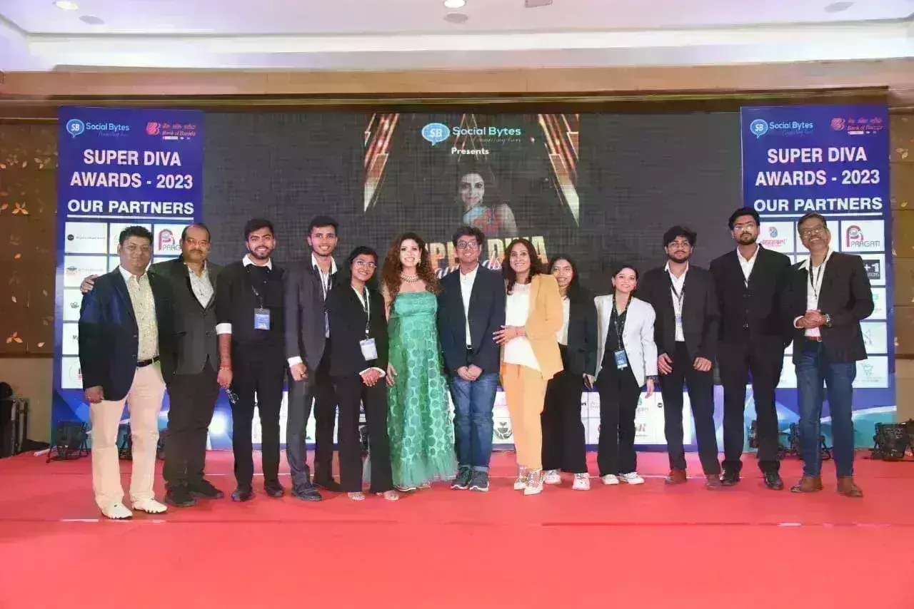 विभिन्न क्षेत्र में उत्कृष्ट कार्य करने वाली महिलाओं का हुआ सम्मान