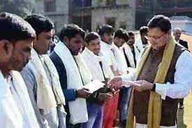 सीएम धामी ने किया-उत्तरकाशी के  12 रैट माइनर्स को शॉल ओढ़ाकर सम्मानित
