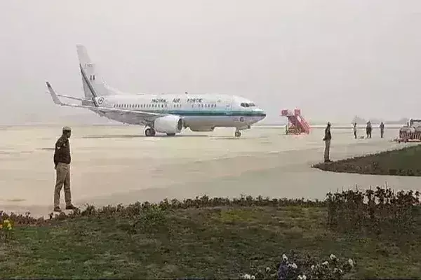 श्रीराम एयऱपोर्ट पर उतरा पहला एयरक्राफ्ट, 30 दिसंबर को पीएम मोदी करेंगे उद्घाटन