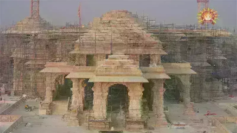राम मंदिर का मुख्य द्वार व सीढ़ियां बनकर तैयार राम मंदिर का मुख्य द्वार व सीढ़ियां बनकर तैयार