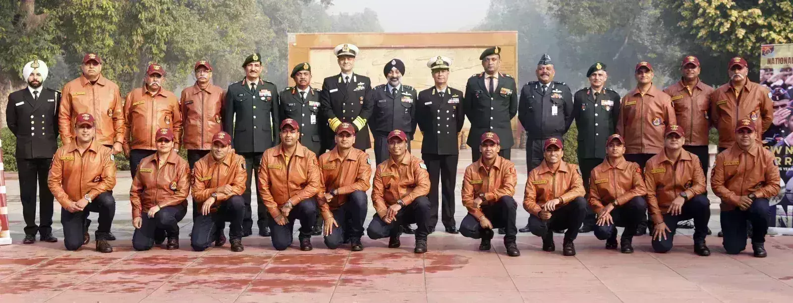 लेफ्टिनेंट जनरल जेपी मैथ्यू ने जेएसडब्ल्यू-एनडीए कार रैली को हरी झंडी दिखाई लेफ्टिनेंट जनरल जेपी मैथ्यू ने जेएसडब्ल्यू-एनडीए कार रैली को हरी झंडी दिखाई