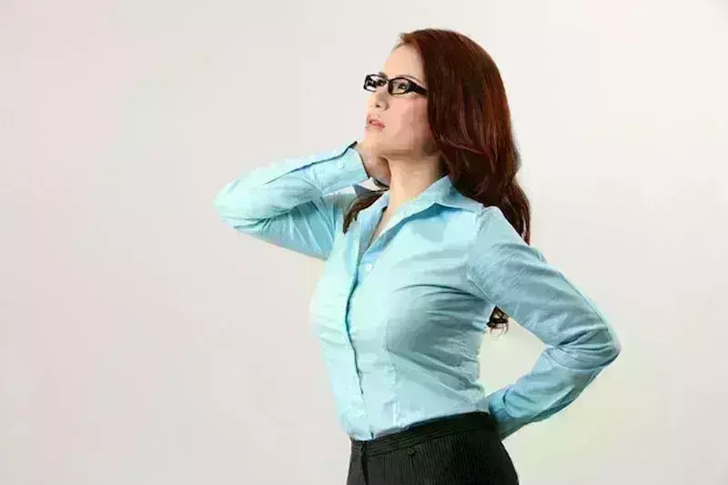 पीठ में दर्द हो तो हल्के में न लें हो सकता है हार्ट अटैक का खतरा जानें कैसे?