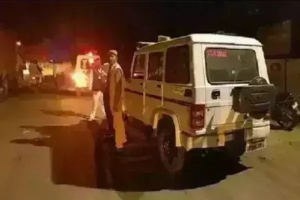 उत्तर प्रदेश केअलीगढ़ में मस्जिद की दीवार पर लिखे धार्मिक नारे, सपा नेताओं ने की कार्रवाई की मांग