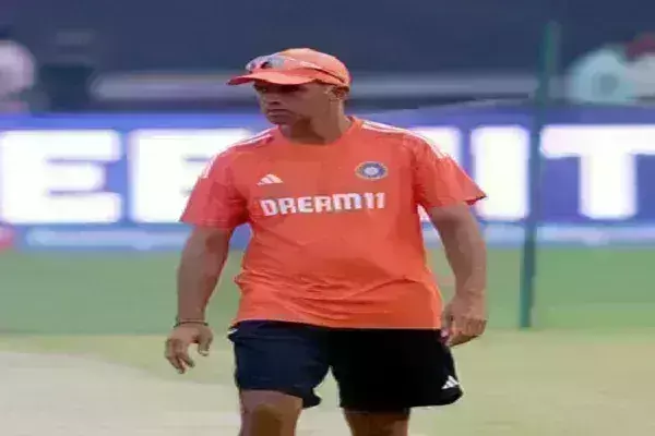 केएल राहुल के लिए टेस्ट में विकेटकीपिंग करना रोमांचक चुनौती : राहुल द्रविड़ केएल राहुल के लिए टेस्ट में विकेटकीपिंग करना रोमांचक चुनौती : राहुल द्रविड़