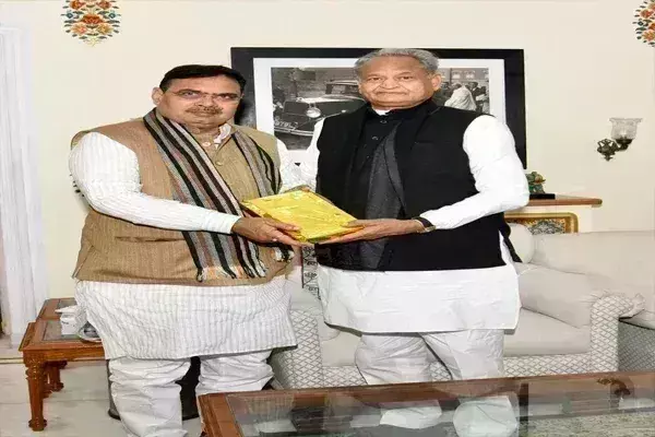 गहलोत के टोकने पर बोले-सीएम भजनलाल, कल्याणकारी योजनाएं बंद नहीं होंगी