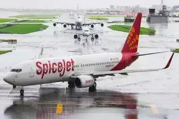 फ्लाइट में महिला की मौत, मचा हड़कंप; वाराणसी एयरपोर्ट पर इमरजेंसी लैंडिंग फ्लाइट में महिला की मौत, मचा हड़कंप; वाराणसी एयरपोर्ट पर इमरजेंसी लैंडिंग
