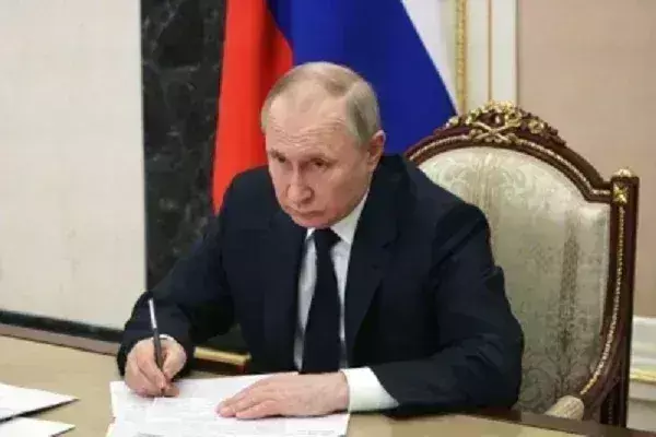 राष्ट्रपति व्लादिमीर पुतिन  ने मित्र देशों के लिए टैरिफ वरीयता पर कानून पर किए हस्ताक्षर