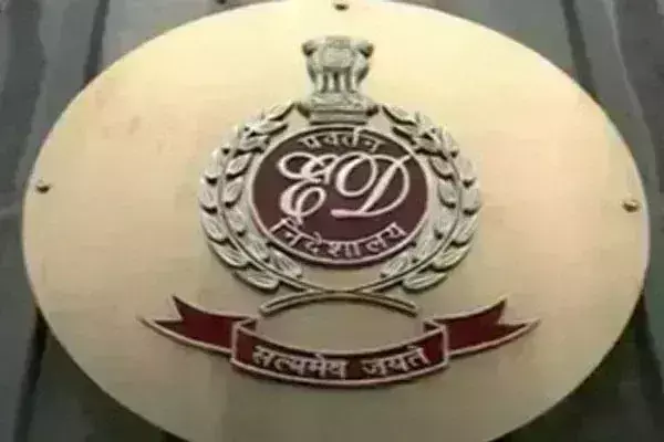 पश्चिम बंगाल में स्कूल और नगर पालिकाओं में भर्ती मामलों को लेकर ED ने कोलकाता में कई ठिकानों पर की छापेमारी