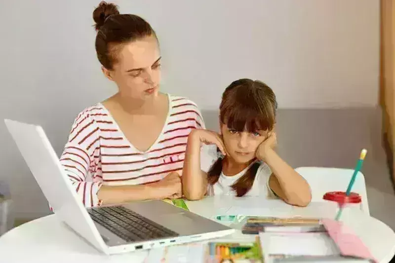 इन कारणों से पेरेंट्स को इग्नोर करने लगते हैं बच्चे, समय रहते कर लें खुद में सुधार