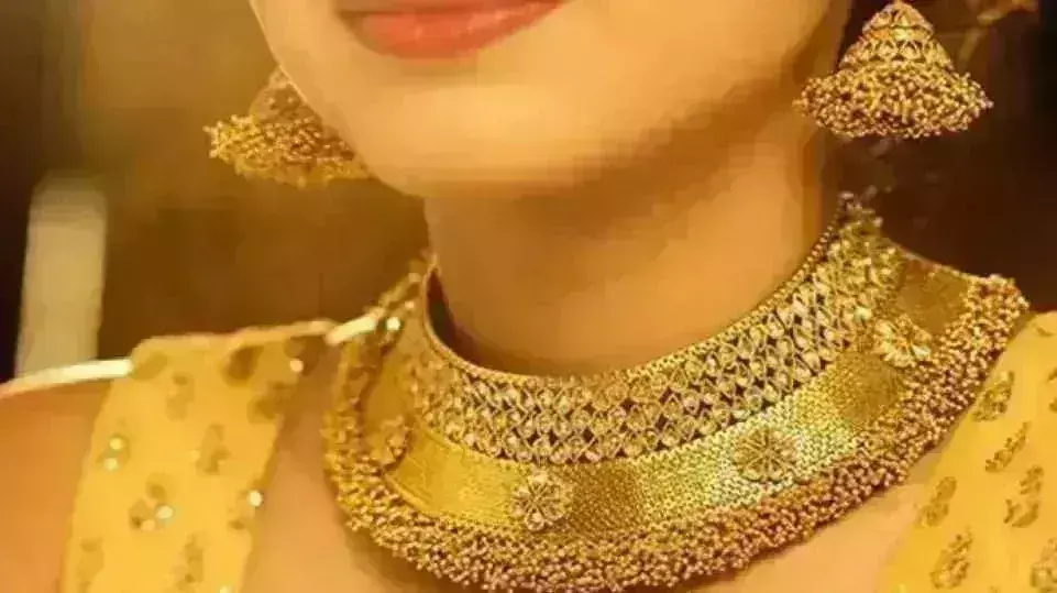 рд╕рд╛рд▓ 2024 рдХреЗ рдкрд╣рд▓реЗ рджрд┐рди рдЪрдордХрд╛ рд╕реЛрдирд╛, рдЪрд╛рдВрджреА рдХреА рдЪрдордХ рдкрдбрд╝реА рдлреАрдХреА рд╕рд╛рд▓ 2024 рдХреЗ рдкрд╣рд▓реЗ рджрд┐рди рдЪрдордХрд╛ рд╕реЛрдирд╛, рдЪрд╛рдВрджреА рдХреА рдЪрдордХ рдкрдбрд╝реА рдлреАрдХреА