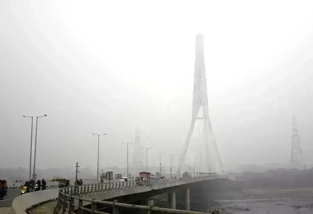 दिल्ली में बेहद खराब हवा के बीच 2024 का स्वागत, 10.1 डिग्री सेल्सियस तापमान दिल्ली में बेहद खराब हवा के बीच 2024 का स्वागत, 10.1 डिग्री सेल्सियस तापमान
