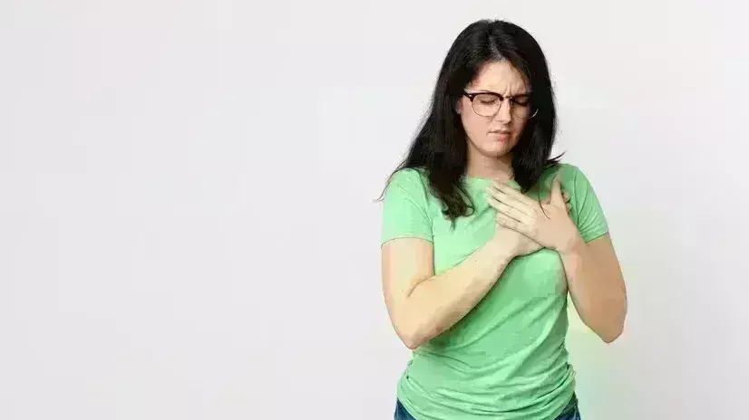 हर बार सीने में दर्द हार्ट अटैक नहीं होता, हो सकती है फेफड़ों से जुड़ी ये बीमारी हर बार सीने में दर्द हार्ट अटैक नहीं होता, हो सकती है फेफड़ों से जुड़ी ये बीमारी