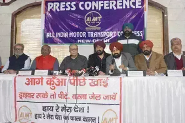 सरकार के आश्वासन के बाद ट्रांसपोर्टरों ने हड़ताल वापस ली सरकार के आश्वासन के बाद ट्रांसपोर्टरों ने हड़ताल वापस ली