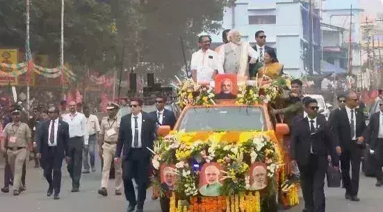 पीएम मोदी ने केरल के त्रिशूर में किया रोड शो