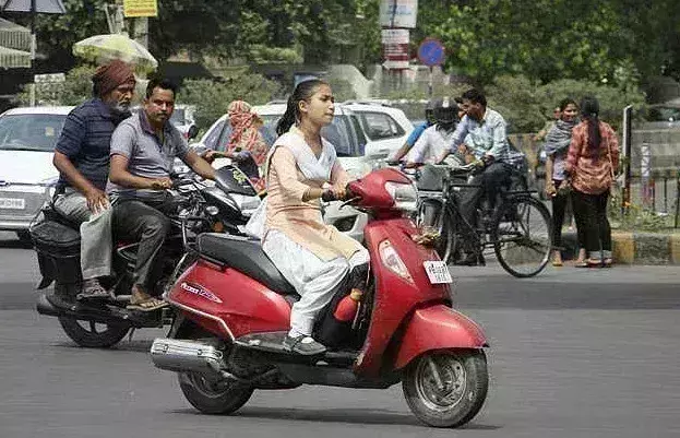 18 साल से कम उम्र के लोग नहीं चला पाएंगे दो-चार पहिया वाहन, तीन साल की होगी सजा 18 साल से कम उम्र के लोग नहीं चला पाएंगे दो-चार पहिया वाहन, तीन साल की होगी सजा