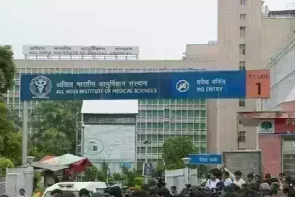 Delhi AIIMS के डायरेक्टर ऑफिस में लगी भीषण आग, मचा हड़कंप; दमकल की 7 गाड़ियां मौके पर