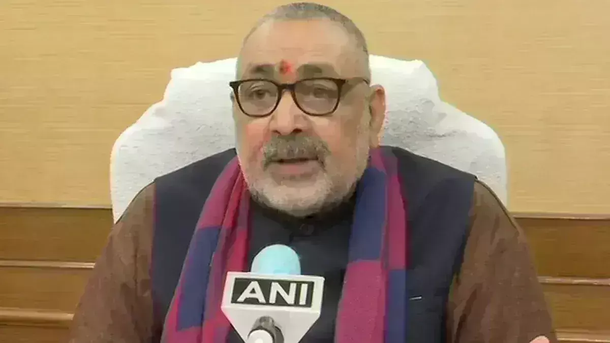 तेजस्वी के बयान पर गिरिराज ने पूछे सवाल, हज भवन को अस्पताल क्यों नहीं बना देते तेजस्वी के बयान पर गिरिराज ने पूछे सवाल, हज भवन को अस्पताल क्यों नहीं बना देते