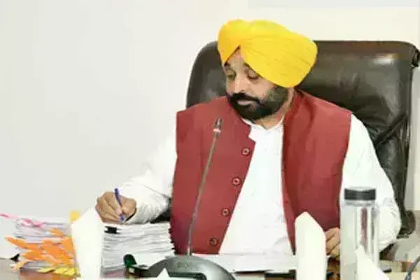 गणतंत्र दिवस परेड के लिए पंजाब की झांकी पर झूठ बोल रही भाजपा : पंजाब सीएम गणतंत्र दिवस परेड के लिए पंजाब की झांकी पर झूठ बोल रही भाजपा : पंजाब सीएम