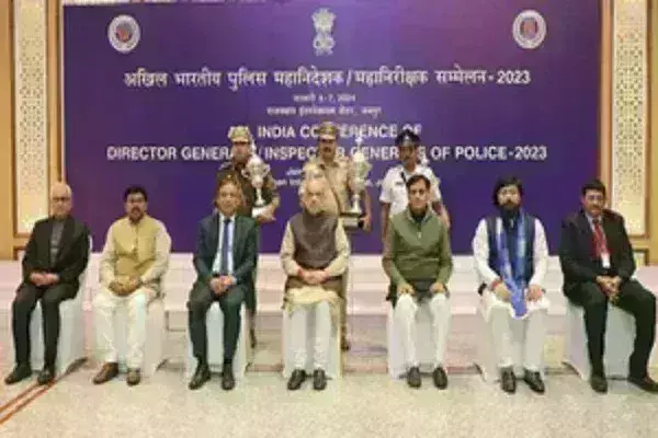 पुलिस सम्मेलन में सीमा सुरक्षा, साइबर खतरे व कट्टरपंथ पर चर्चा पुलिस सम्मेलन में सीमा सुरक्षा, साइबर खतरे व कट्टरपंथ पर चर्चा