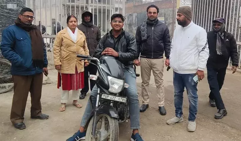 рд╡рд┐рд╡рд┐ рдкрд░рд┐рд╕рд░ рдПрд╡рдВ рдЖрдИрдИрдЯреА рд╕рдВрд╕реНрдерд╛рди рдореЗрдВ рдЯреНрд░рд┐рдкрд▓ рд╕рд╡рд╛рд░реА рдкрд░ рд▓рдЧреА рд░реЛрдХ рд╡рд┐рд╡рд┐ рдкрд░рд┐рд╕рд░ рдПрд╡рдВ рдЖрдИрдИрдЯреА рд╕рдВрд╕реНрдерд╛рди рдореЗрдВ рдЯреНрд░рд┐рдкрд▓ рд╕рд╡рд╛рд░реА рдкрд░ рд▓рдЧреА рд░реЛрдХ