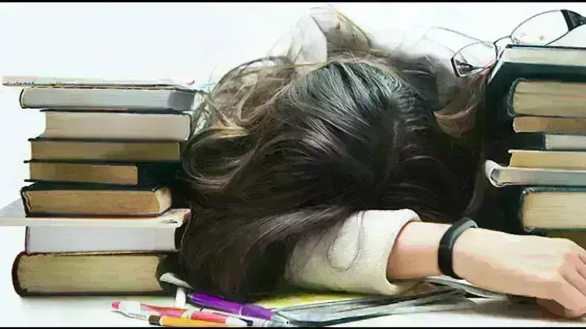 किताबें उठाते ही आती है नींद तो ट्राई करें ये टिप्स, कभी नहीं महसूस होगी सुस्ती