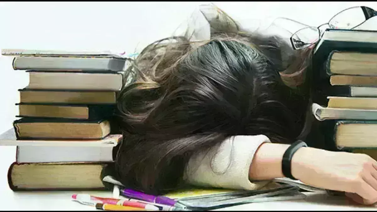 किताबें उठाते ही आती है नींद तो ट्राई करें ये टिप्स, कभी नहीं महसूस होगी सुस्ती