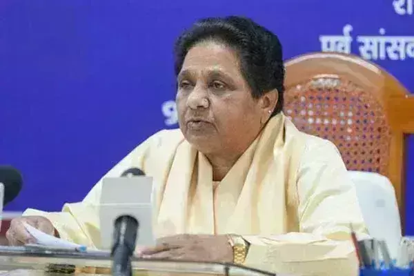 मायावती ने जताई खतरे की आशंका, उठाई नए कार्यालय की मांग मायावती ने जताई खतरे की आशंका, उठाई नए कार्यालय की मांग