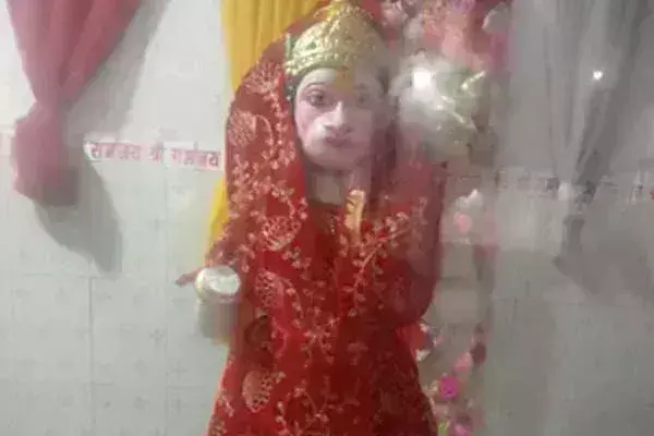रांची में मंदिर की प्रतिमाओं को क्षतिग्रस्त किया, गुस्साए लोग उतरे सड़क पर रांची में मंदिर की प्रतिमाओं को क्षतिग्रस्त किया, गुस्साए लोग उतरे सड़क पर