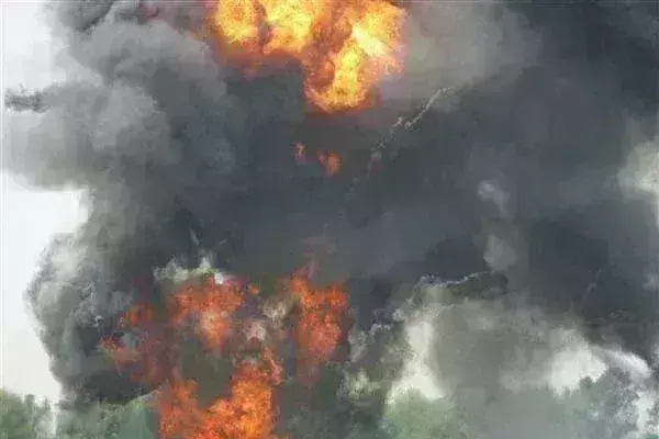 पाकिस्तान में सुरक्षा प्रदान करने जा रही पुलिस वैन के पास हुआ जबरदस्त विस्फोट, 5 पुलिसकर्मियों की मौत; 22 घायल