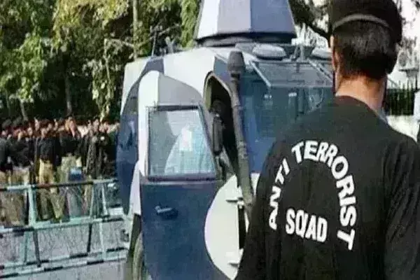 उत्तर प्रदेश में ISIS से जुड़े आतंकी को ATS ने किया गिरफ्तार, दूसरे ने किया सरेंडर; 25-25 हजार का रखा था इनाम उत्तर प्रदेश में ISIS से जुड़े आतंकी को ATS ने किया गिरफ्तार, दूसरे ने किया सरेंडर; 25-25 हजार का रखा था इनाम