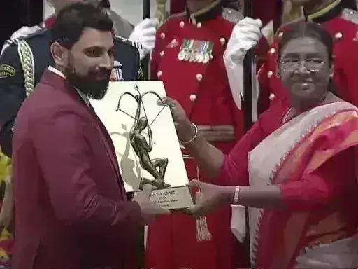 क्रिकेटर महोम्मद शमी अर्जुन अवॉर्ड से सम्मानित, बैडमिंटन जोड़ी सात्विक-चिराग को मिलेगा खेल रत्न पुरस्कार