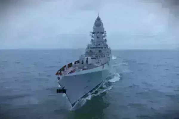 समुद्री डाकुओं की अब खैर नहीं! अरब सागर में पहुंचे भारत के 10 युद्धपोत, पाकिस्तान ने भी शुरू की गश्त समुद्री डाकुओं की अब खैर नहीं! अरब सागर में पहुंचे भारत के 10 युद्धपोत, पाकिस्तान ने भी शुरू की गश्त