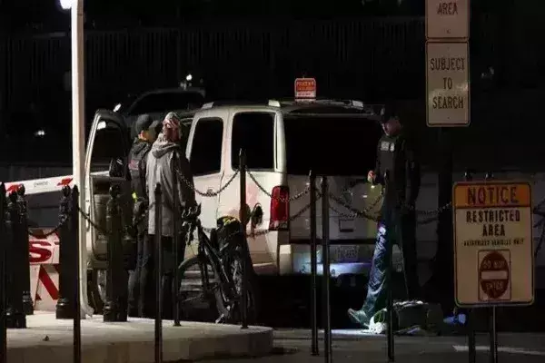 व्हाइट हाउस की सुरक्षा में सेंध: तेज रफ्तार कार ने परिसर के गेट में मारी जबरदस्त टक्कर- यूएस सीक्रेट सर्विस अलर्ट